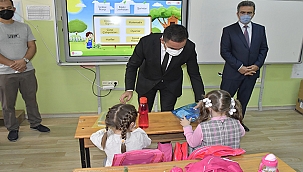 MİNİK ÖĞRENCİLERİN KIRTASİYE SETLERİ BAŞKAN ERDOĞAN'DAN