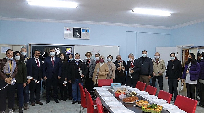 "TÜM ÖĞRETMENLERİMİZİN ÖĞRETMENLER GÜNÜNÜ KUTLUYORUM"