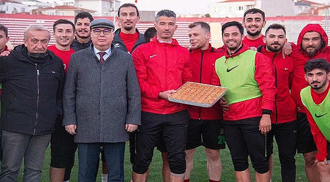 KEPEZ SPOR'A BAKLAVA İKRAMI