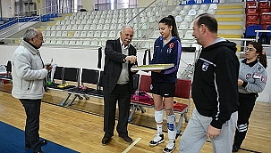 BAŞKAN GÖKHAN'DAN BELEDİYESPOR'A DESTEK ZİYARETİ