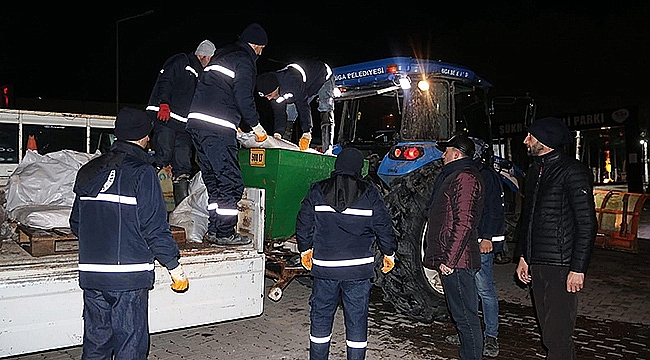 BİGA BELEDİYESİ EKİPLERİ TUZLAMA ÇALIŞMALARINI SÜRDÜRÜYOR