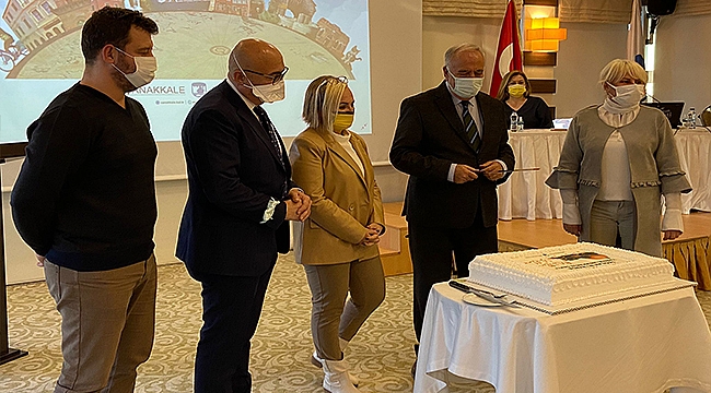 MECLİS PASTA KESİMİYLE BAŞLADI