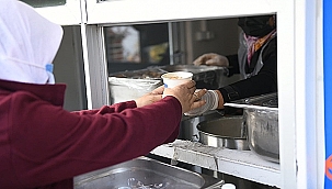 ÖĞRENCİLERE ÇORBALAR ÇANAKKALE BELEDİYESİNDEN