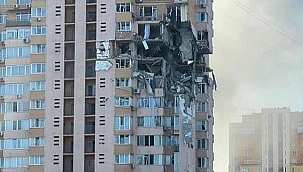 RUS ORDUSU KİEV'DE SİVİL HALKIN YAŞADIĞI BİNAYI FÜZEYLE VURDU!