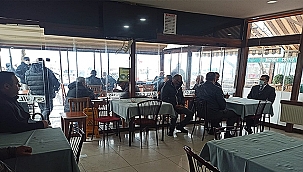 VALİ AKTAŞ, VATANDAŞLARLA BİR ARAYA GELEREK PİLAV HAYRINA KATILDI