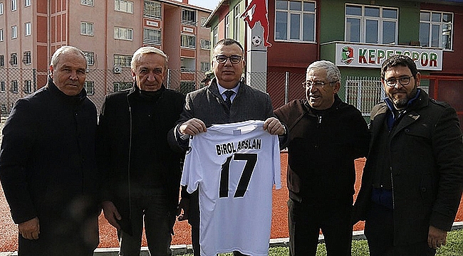 BAŞKAN ARSLAN'DAN BOZCAADASPOR'A BAKLAVA İKRAMI