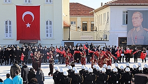 ÇANAKKALE DENİZ ZAFERİ'NİN 107. YILDÖNÜMÜ AÇILIŞ TÖRENİ KALE-İ SULTANİYE' DE GERÇEKLEŞTİRİLDİ