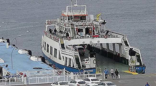  FERİBOT SEFERLERİNE FIRTINA ENGELİ!