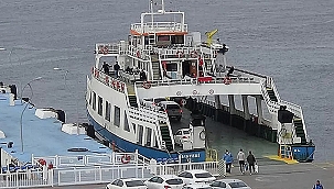  FERİBOT SEFERLERİNE FIRTINA ENGELİ!