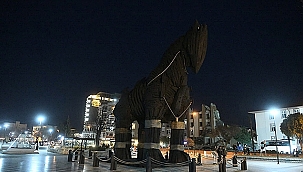 TROİA ATI'NIN IŞIKLARI DÜNYA SAATİ ETKİNLİĞİ İÇİN 1 SAAT KAPATILDI