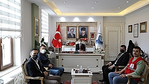 TÜRKİYE KIZILAY DERNEĞİ ÇANAKKALE ŞUBESİ YENİ YÖNETİMİNDEN VALİ AKTAŞ'A ZİYARET