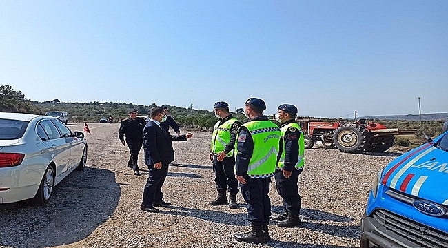 VALİ AKTAŞ, AYVACIK KADIRGA KOYU TRAFİK UYGULAMA NOKTASINI ZİYARET ETTİ