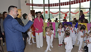 BAŞKAN ERDOĞAN 23 NİSAN COŞKUSUNU ÇOCUKLARLA PAYLAŞTI