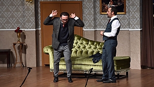 ÇANAKKALE BELEDİYESİ TİYATRO TOPLULUĞU'NUN YENİ OYUNU İZLEYİCİ İLE BULUŞTU