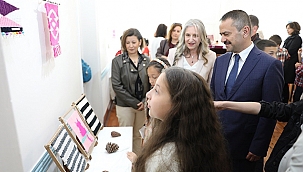 MİNİK ELLERLE İPLİKTEN İLMİĞE KİLİM DOKUMA SERGİSİ AÇILDI