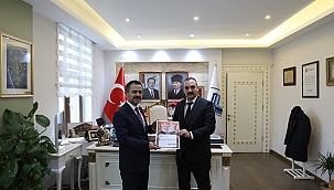 ÜLKÜ OCAKLARI ÇANAKKALE İL BAŞKANI OĞUZER AKGÜN, VALİ AKTAŞ'I ZİYARET ETTİ