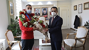 VALİ AKTAŞ, AVRUPA GÜREŞ ŞAMPİYONU MİLLİ GÜREŞÇİ FEYZULLAH AKTÜRK'Ü KABUL ETTİ