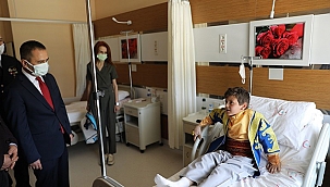 VALİ AKTAŞ'TAN HASTANEDE YATAN ÇOCUKLARA 23 NİSAN SÜRPRİZİ