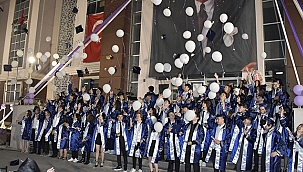 BAŞKAN ERDOĞAN, LİSE ÖĞRENCİLERİNİN MEZUNİYET HEYECANINA ORTAK OLDU