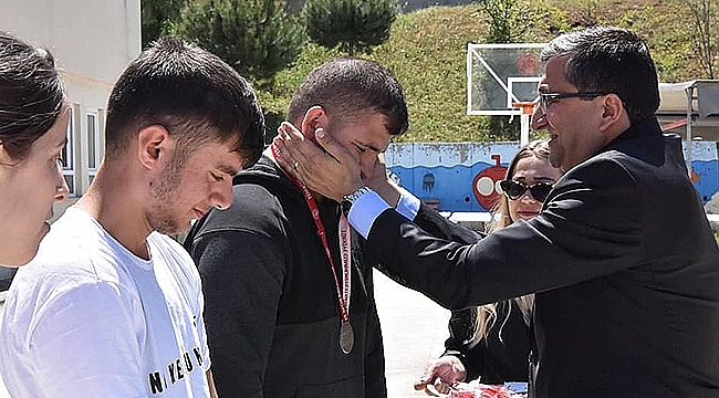 "ENGELLERİ BİRLİKTE AŞTIK"