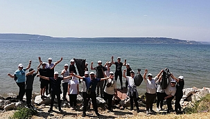 ÖĞRENCİLER VE AİLELERİ SAHİLLERİ TEMİZLEDİ