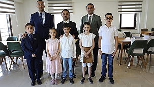 VALİ AKTAŞ DERECEYE GİREN ÖĞRENCİLERLE BİR ARAYA GELDİ