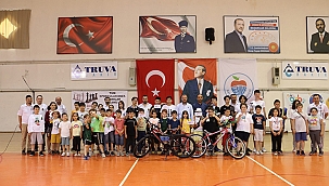 BAYRAMİÇ BELEDİYESİNDEN KARNE HEDİYESİ