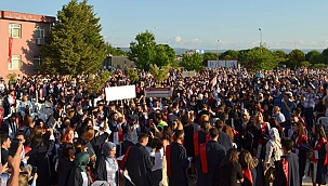 BİGA İKTİSADİ VE İDARİ BİLİMLER FAKÜLTESİ MEZUNİYET TÖRENİ GERÇEKLEŞTİRİLDİ