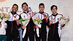 ERKEK KILIÇ MİLLİ TAKIMI TARİHİ BAŞARI ELDE ETTİ