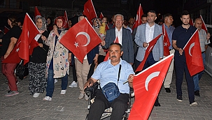 LAPSEKİ'DE 15 TEMMUZ RUHU YENİDEN YAŞATILDI