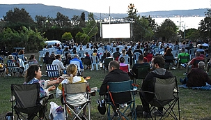 ÖZGÜRLÜK PARK'INDA SİNEMA KEYFİ DEVAM EDİYOR