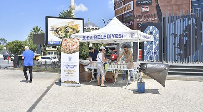 BİGA'DA AŞURE DAĞITILDI