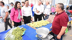 MİLLETVEKİLİ İSKENDEROĞLU VE BAŞKAN ERDOĞAN PAZAR YERİNİ GEZDİ