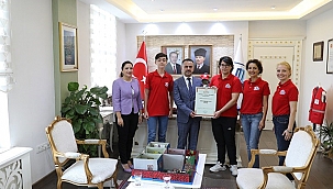 TEKNOFEST'TE FİNALE KALAN ÖĞRENCİLERDEN VALİ AKTAŞ'A ZİYARET