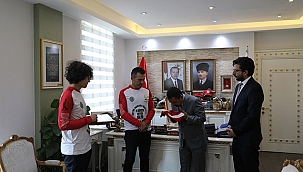 AFYONKARAHİSAR'DAN GETİRİLEN ŞEHİTLİK TOPRAĞI VE TÜRK BAYRAĞI ÇANAKKALE'DE