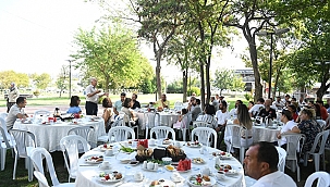 BAŞKAN GÖKHAN' DAN BELEDİYE PERSONELİNE TEŞEKKÜR KAHVALTISI