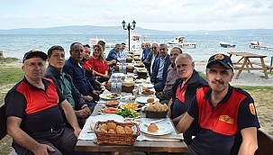 LAPSEKİ'DE İTFAİYECİLER KAHVALTIDA BULUŞTU