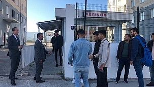 ÖĞRENCİLER KAPIDA KARŞILANDI