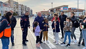 AFAD EKİPLERİ İSKELE MEYDANI'NDA BİLGİLENDİRME YAPTI