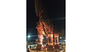 ÇANAKKALE BELEDİYESİ'NDEN TURUNCU IŞIK ETKİNLİĞİNE DESTEK