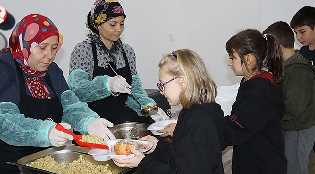 10 BİN ÖĞRENCİYE ÜCRETSİZ YEMEK İMKANI