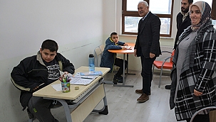BAŞKAN YILMAZ, ÖZEL EĞİTİM SINIFLARINI ZİYARET ETTİ