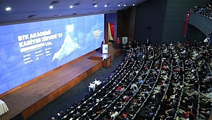 YAPAY ZEKALAR SEKTÖRLE BULUŞTU