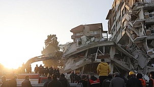 DEPREMDE HAYATINI KAYBEDENLERİN SAYISI 39 BİN 672'YE YÜKSELDİ!