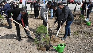 DEPREM ŞEHİTLERİ ORMANI FİDAN DİKİM TÖRENİ GERÇEKLEŞTİ