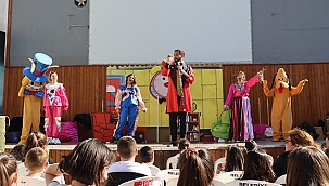 BAYRAMİÇ'TE ÇOCUKLARIN 23 NİSAN COŞKUSU