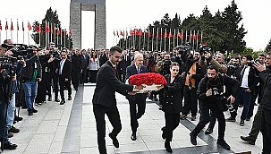 KILIÇDAROĞLU ÇANAKKALE ŞEHİTLERİNİN HUZURUNDA