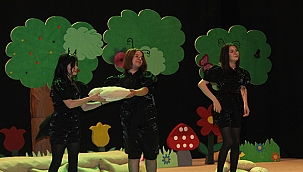 'ÇALIŞMAK ÇOK GÜZEL' TEMALI TİYATRO GÖSTERİSİ ALKIŞ ALDI