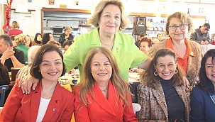 DEPREMZEDE ANNELER YILIN ANNESİ