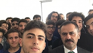 VALİ AKTAŞ ÖĞRENCİLERLE BİR ARAYA GELDİ